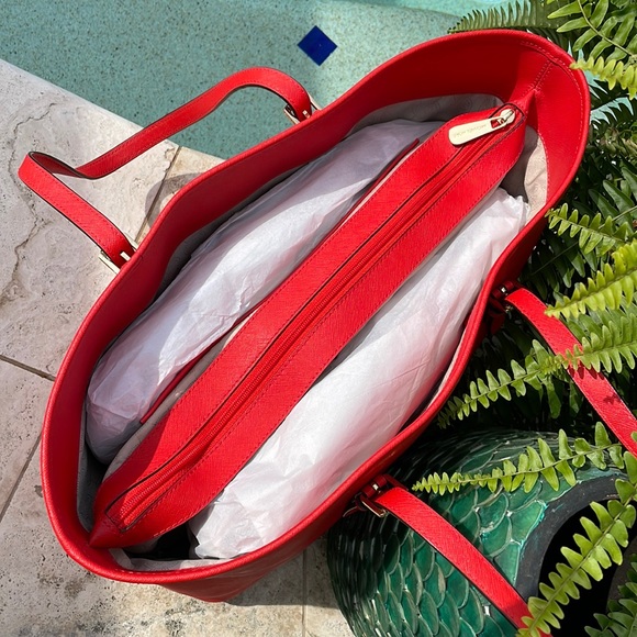 Michael Kors LG Red Jet Set Saffiano Leather Tote w/Detachable Shoulder Straps - Picture 9 of 17